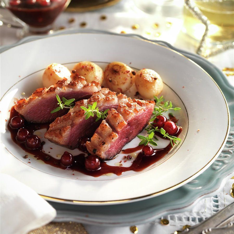 Magret de Pato con Salsa de Frutos Rojos